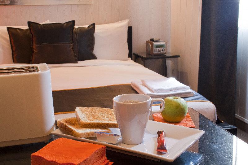 Hostal Oxum Мадрид Экстерьер фото