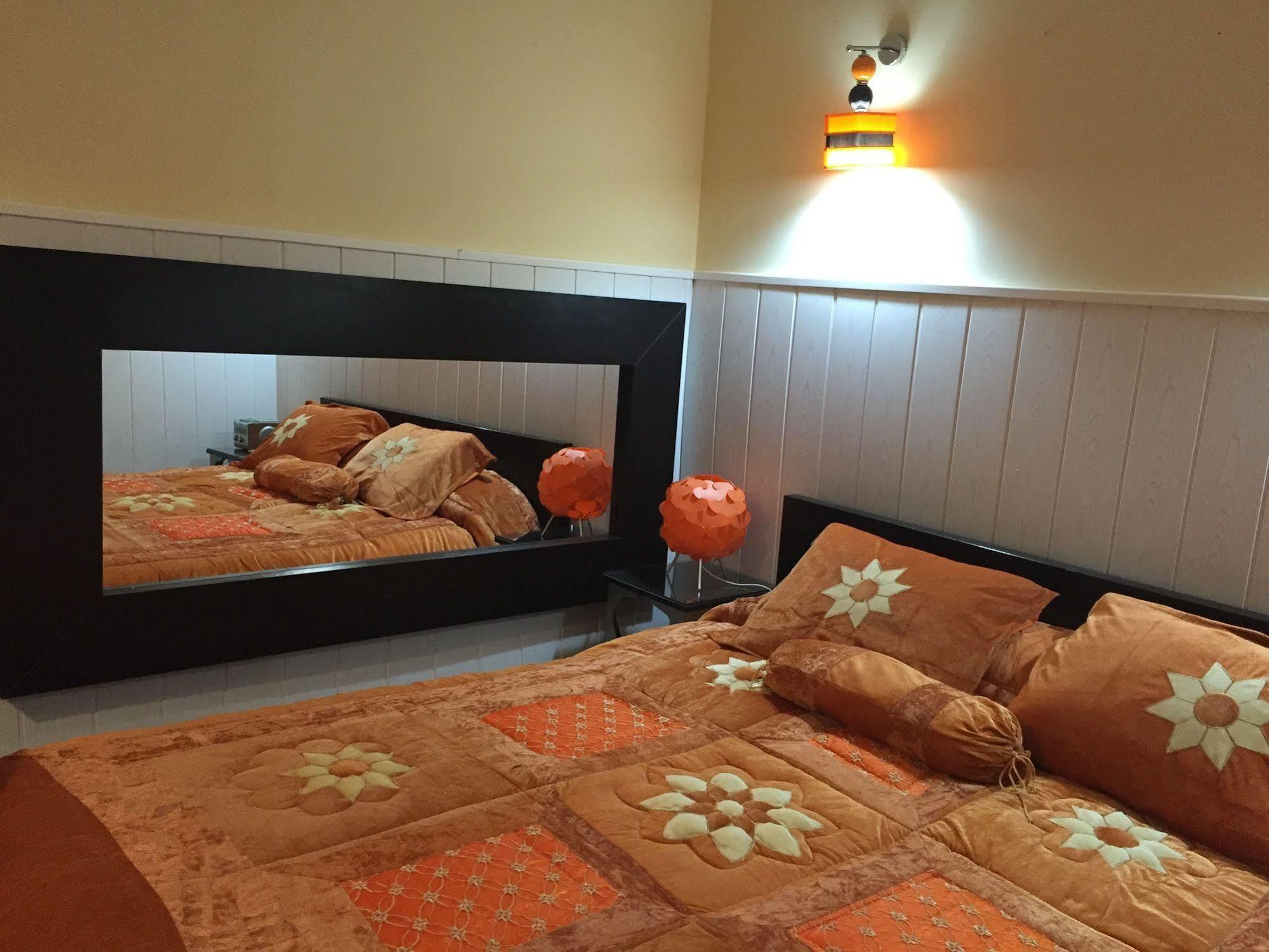 Hostal Oxum Мадрид Экстерьер фото