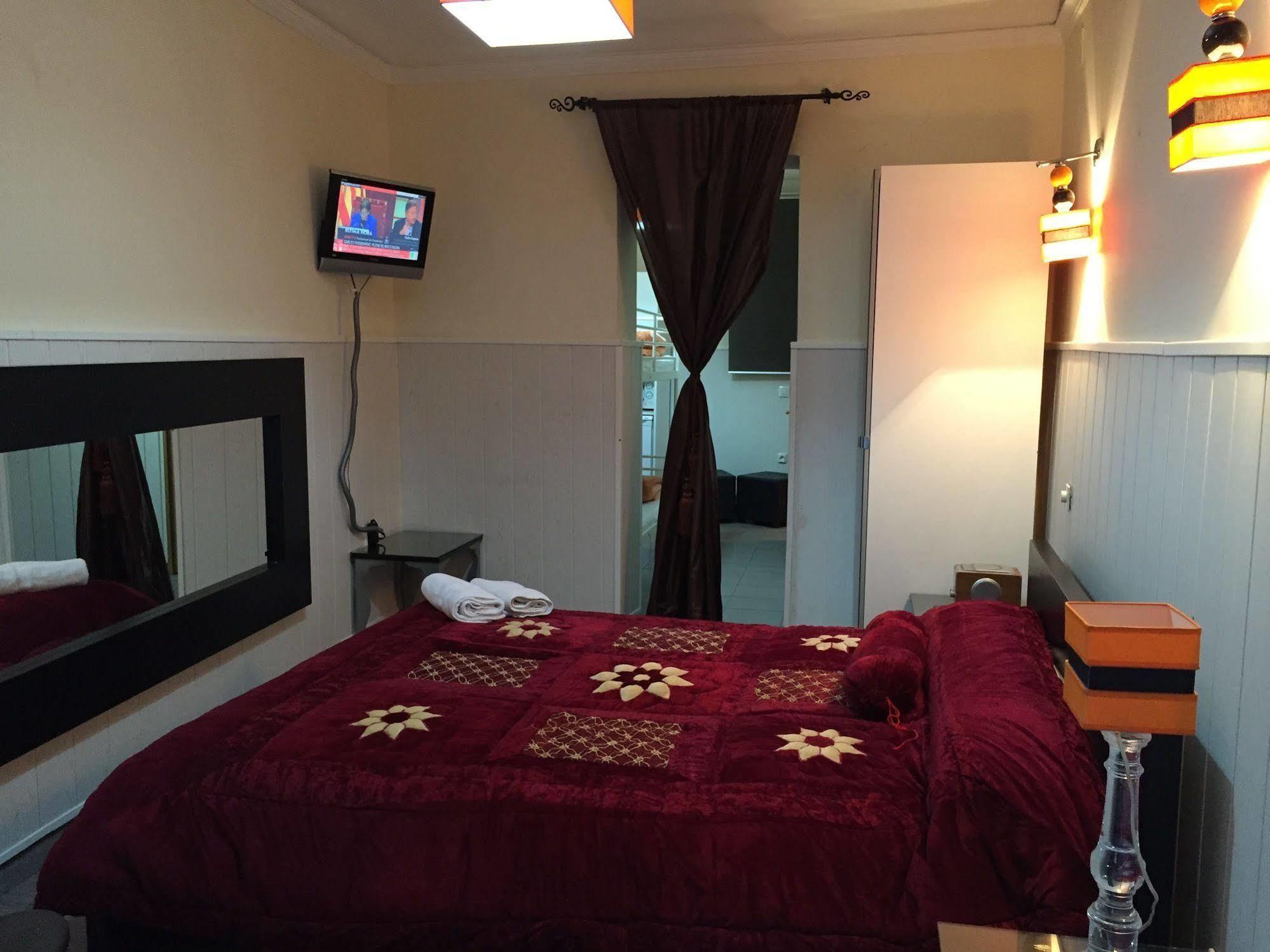 Hostal Oxum Мадрид Экстерьер фото