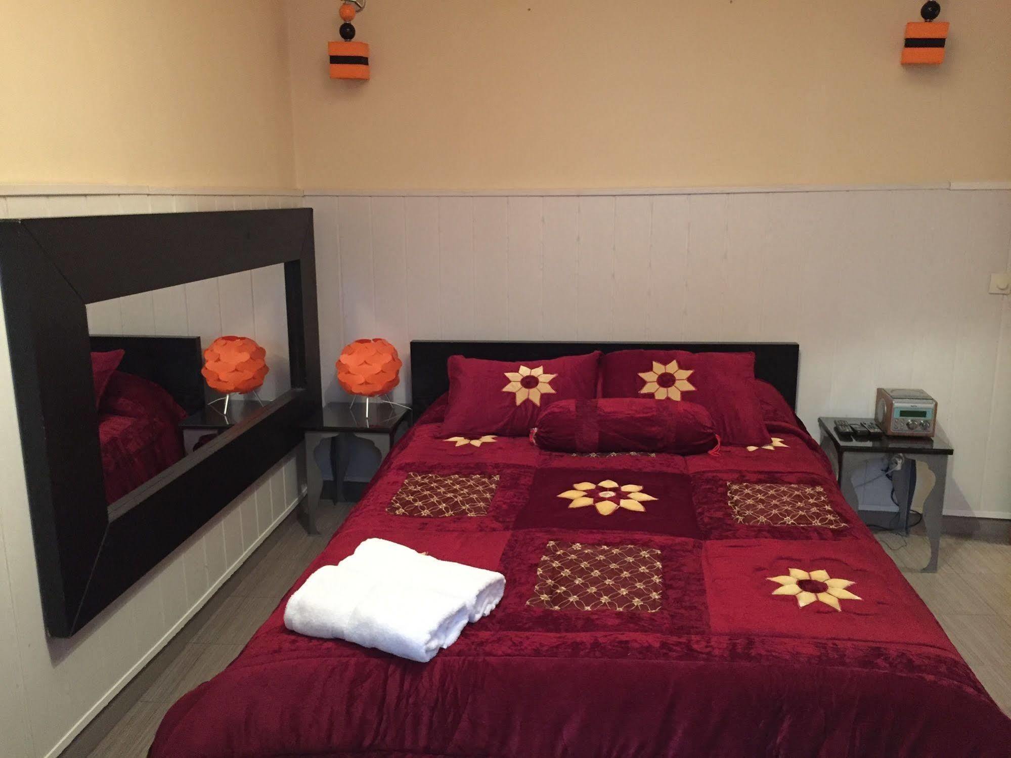 Hostal Oxum Мадрид Экстерьер фото