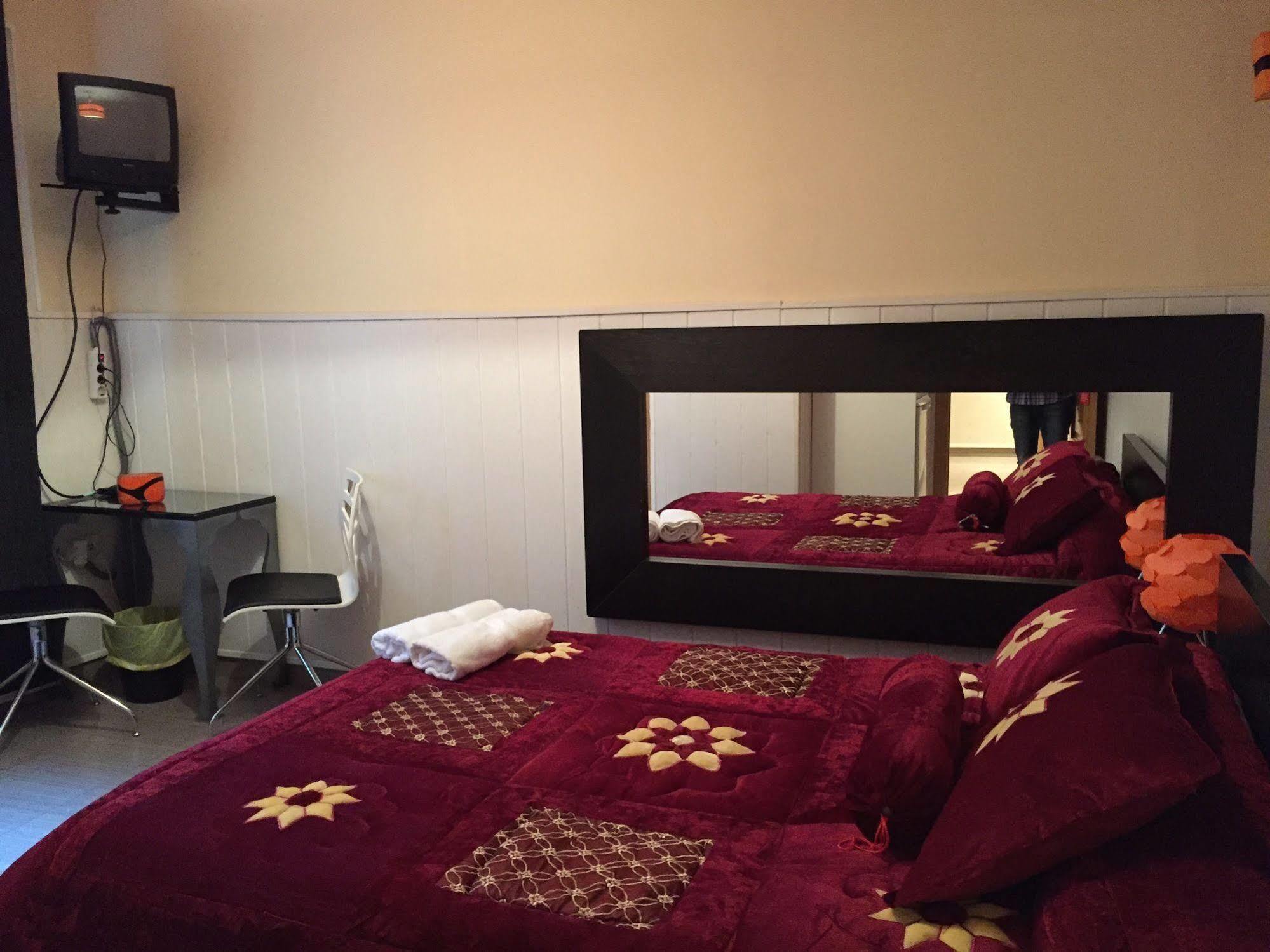 Hostal Oxum Мадрид Экстерьер фото