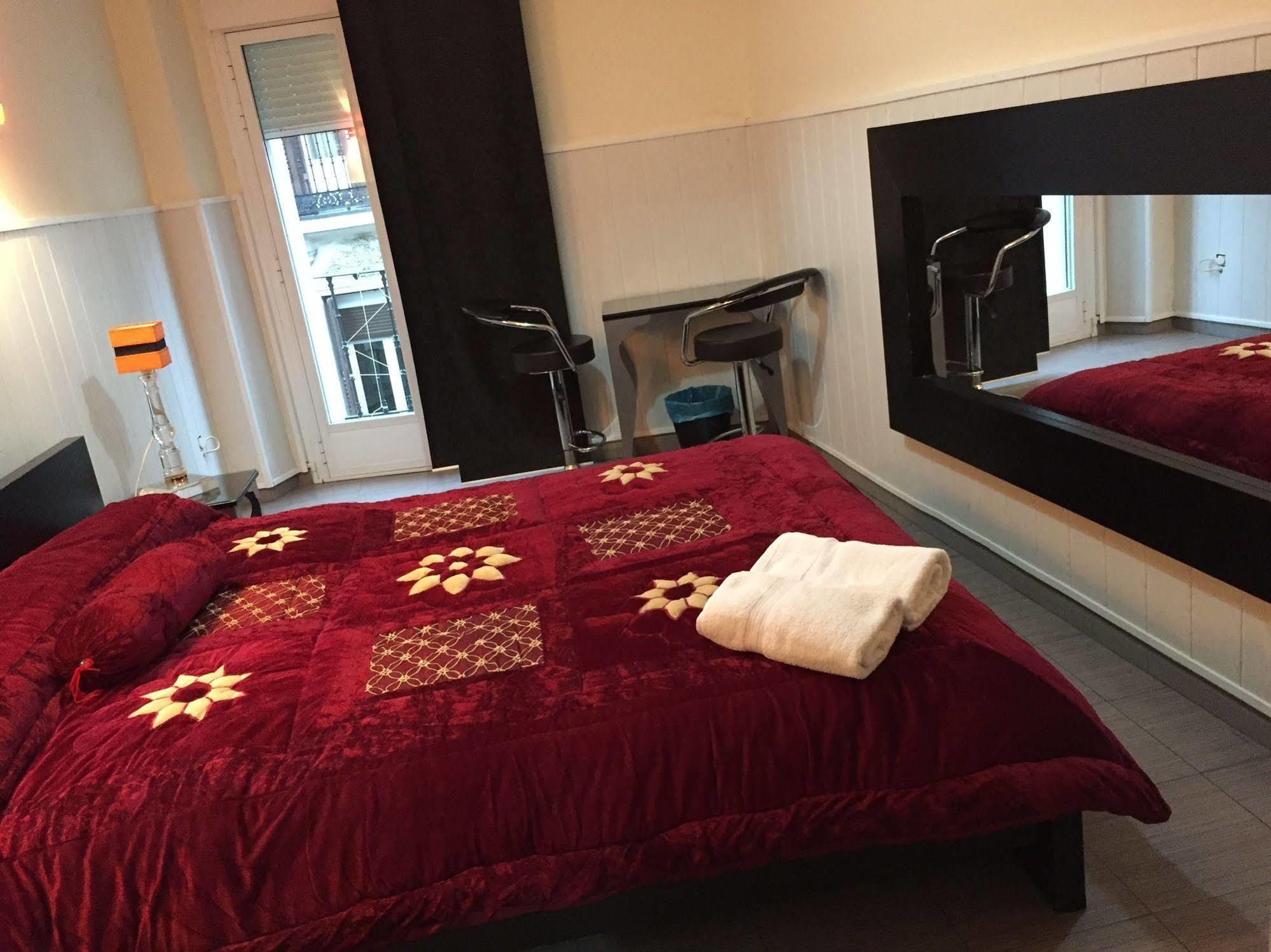 Hostal Oxum Мадрид Экстерьер фото